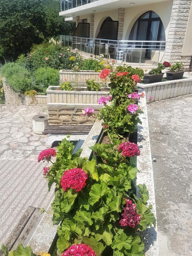 Family Hotel Venera Kavarna Kültér fotó