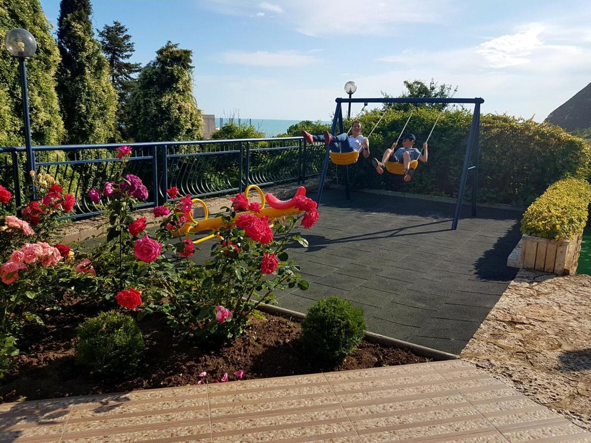 Family Hotel Venera Kavarna Kültér fotó