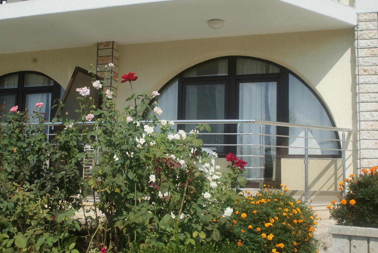 Family Hotel Venera Kavarna Kültér fotó